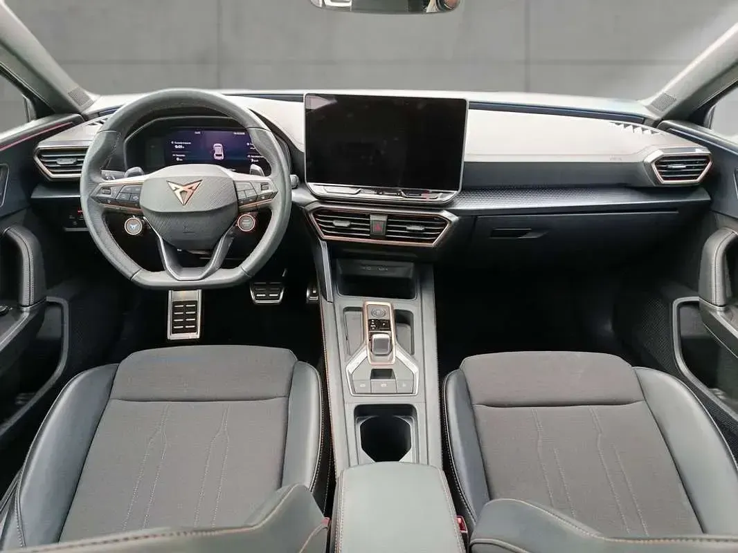 Usado Cupra Leon 150 CV (110 kW) 2025 Gris Familiar