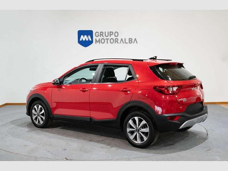 Usado Kia Stonic 101 CV (74 kW) 2024 Rojo SUV