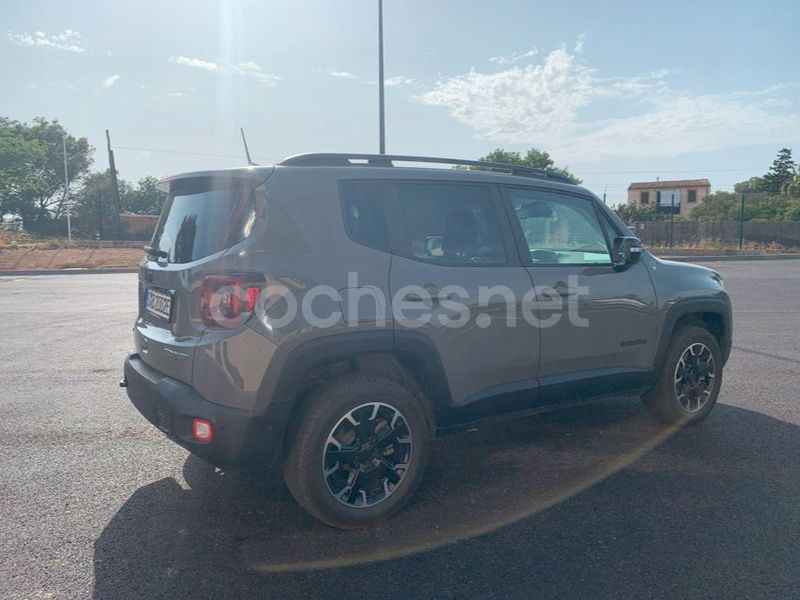 Usado Jeep Renegade Trailhawk 240 CV (176 kW) 2023 Gris / plata SUV