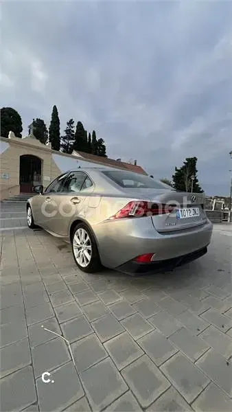 Usado Lexus IS300h Executive Line 223 CV (164 kW) 2016 Gris / plata Berlina