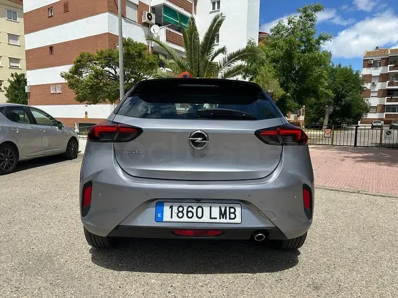 Usado Opel Corsa GS Line 100 CV (73 kW) 2021 Gris / plata Utilitario