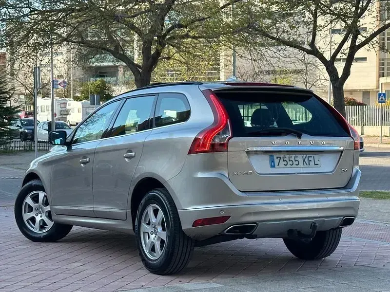 Usado Volvo XC60 R-Design 190 CV (139 kW) 2017 Beige SUV