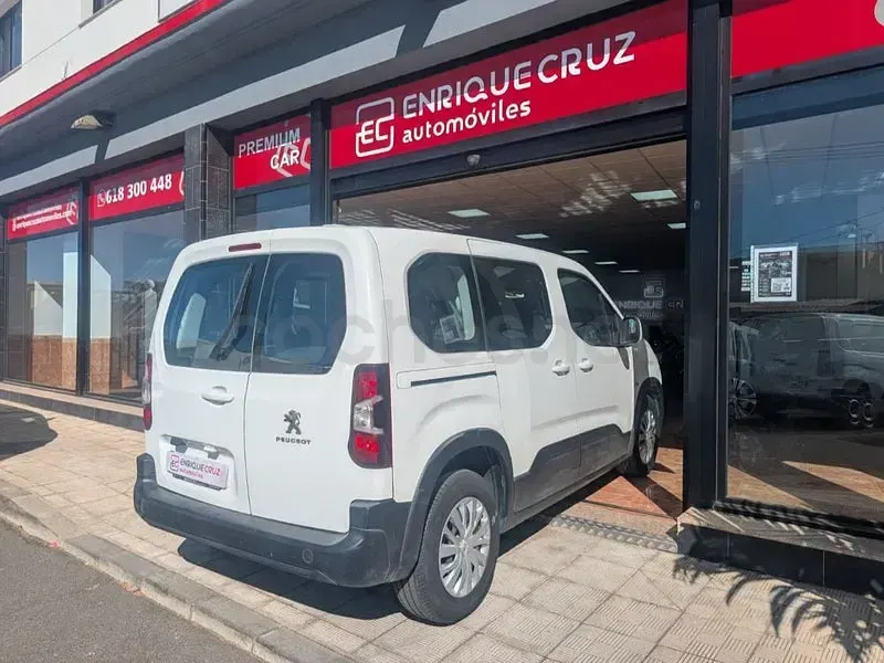 Usado Peugeot Rifter Active 100 CV (73 kW) 2021 Blanco Monovolumen
