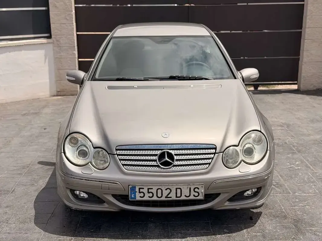 Usado Mercedes C220 Classic 150 CV (110 kW) 2005 Negro Coupe