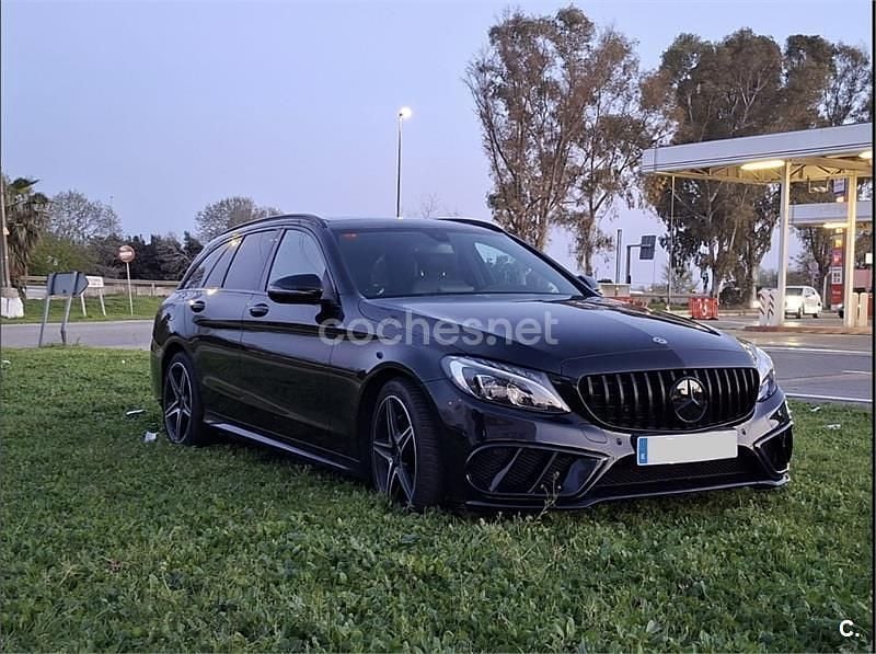 Usado Mercedes C180 156 CV (114 kW) 2018 Negro Familiar