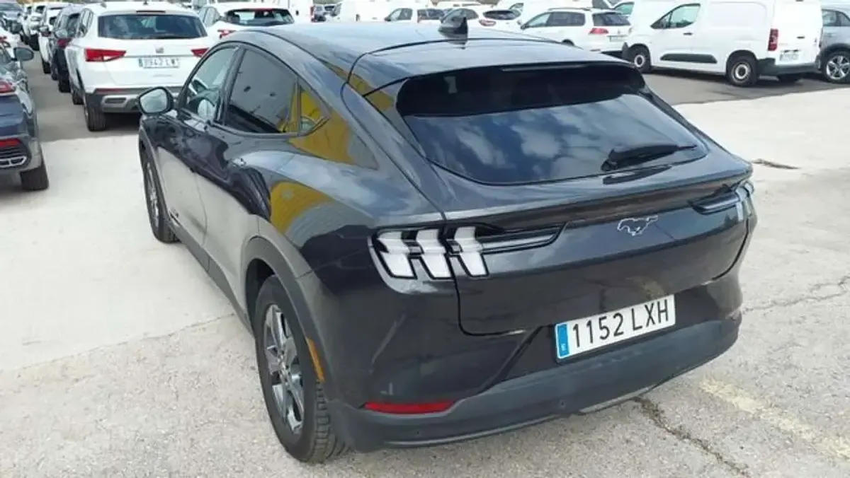 Usado Ford Mustang Mach-E 216 kW (294 CV) 2022 Gris SUV
