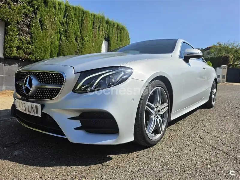 Usado Mercedes E220 194 CV (142 kW) 2021 Gris / plata Coupe