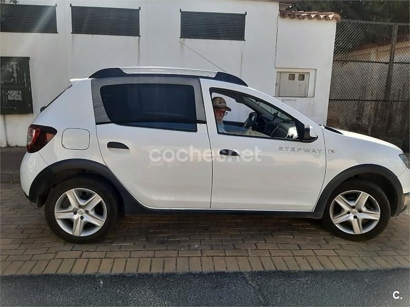 Blanco Usado 2015 Dacia Sandero Stepway Utilitario | 7300 € (Buen precio) - Imagen 1/4
