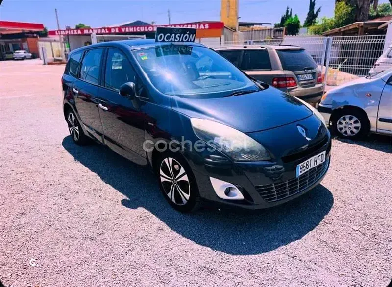 Usado Renault Mégane III Dynamique 130 CV (95 kW) 2010 Negro Berlina
