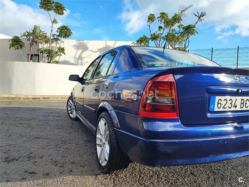 Usado Opel Astra Comfort 100 CV (73 kW) 2000 Azul Berlina