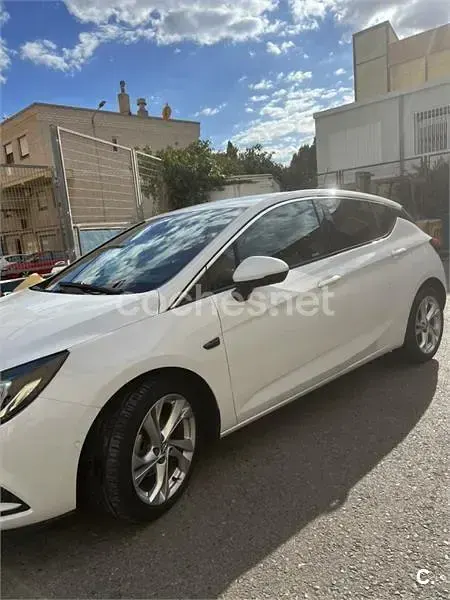 Usado Opel Astra Excellence 110 CV (80 kW) 2017 Blanco Berlina