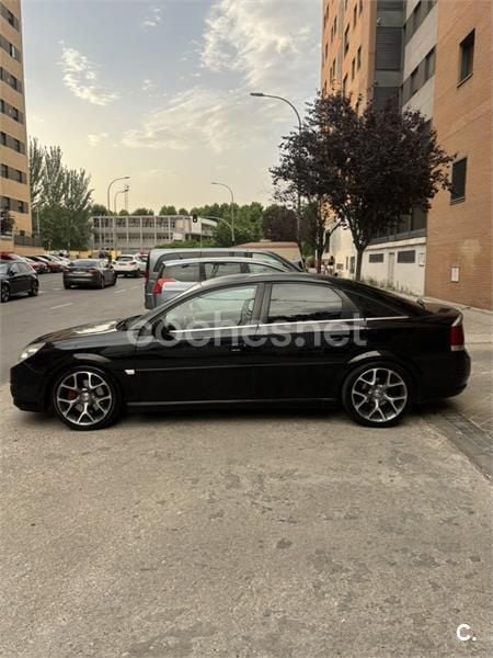 Negro Usado 2006 Opel Vectra Sport Berlina | 2490 € (Buen precio) - Imagen 1/4