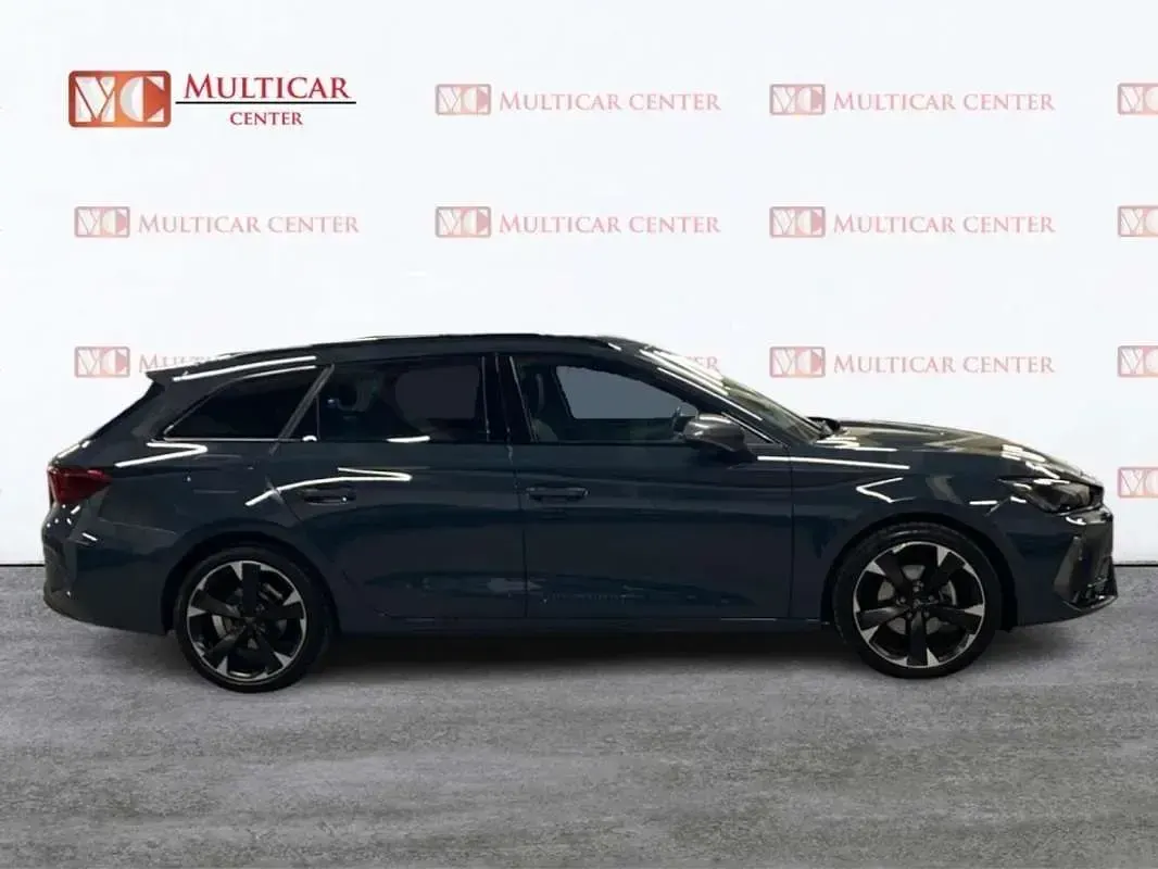 Usado Cupra Leon 150 CV (110 kW) 2025 Azul Familiar