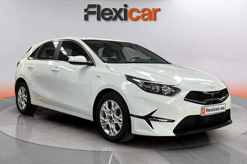 Blanco Usado 2022 Kia Ceed Utilitario | 16.490 € (Buen precio) - Imagen 1/4
