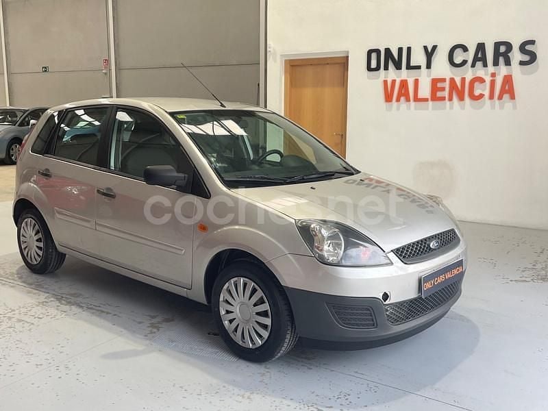 Usado Ford Fiesta Ambiente 68 CV (50 kW) 2008 Gris / plata Berlina