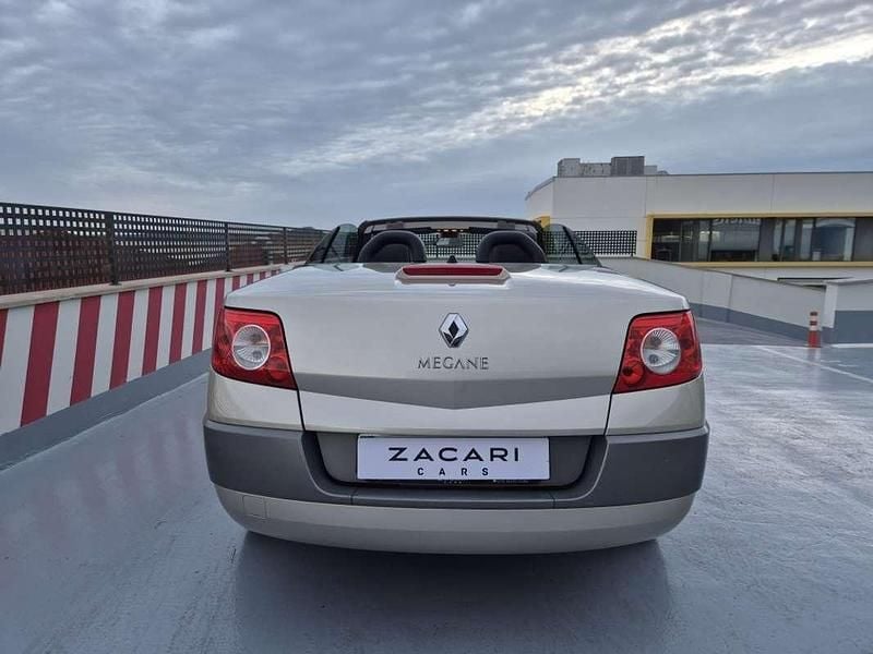 Usado Renault Mégane Cabriolet Dynamique 111 CV (81 kW) 2004 Beige Descapotable