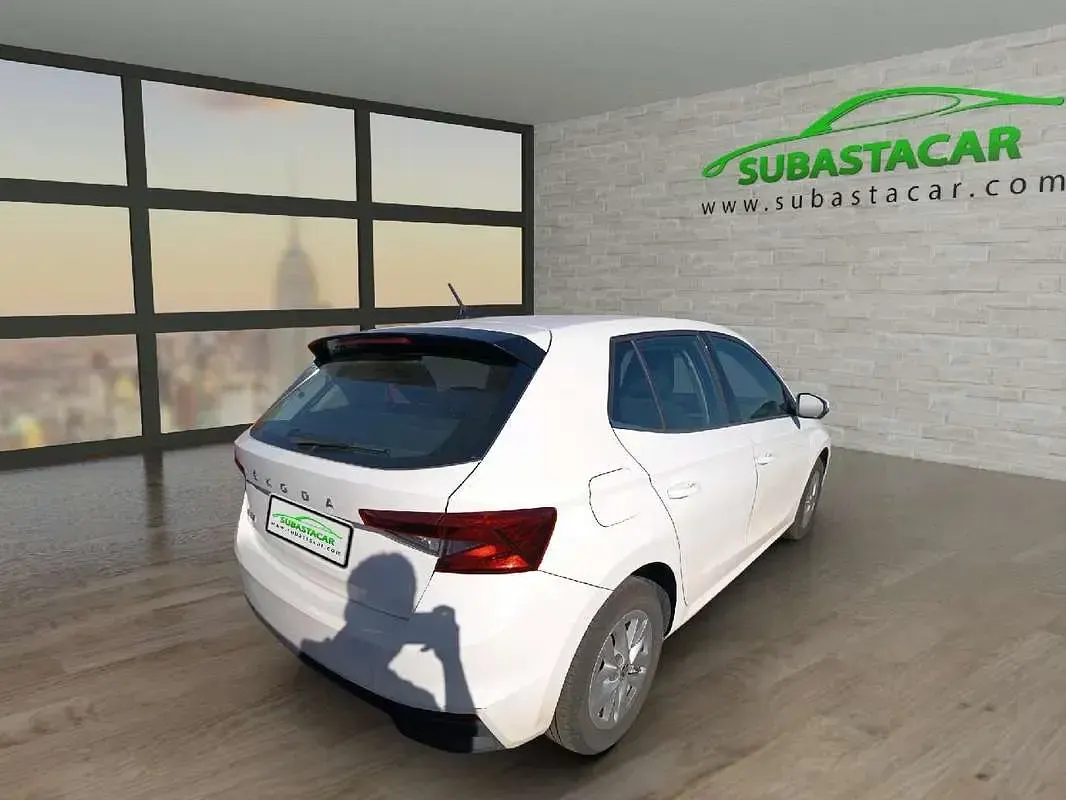 Usado Skoda Fabia 80 CV (58 kW) 2022 Blanco Utilitario