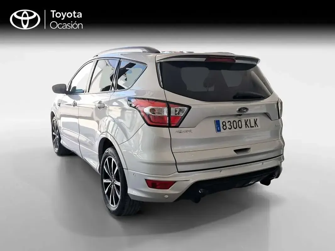 Usado Ford Kuga ST-Line 150 CV (110 kW) 2018 Plateado SUV