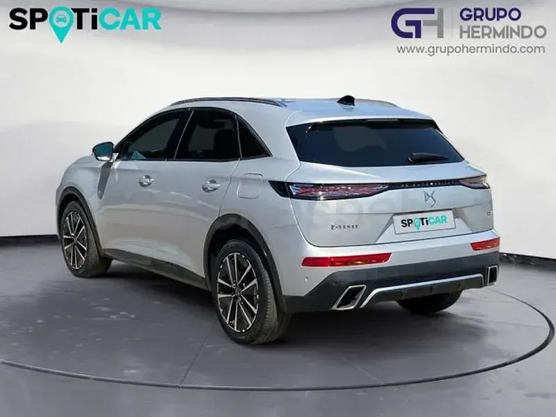 Usado DS Automobiles DS7 Crossback Rivoli 225 CV (165 kW) 2023 Gris / plata SUV