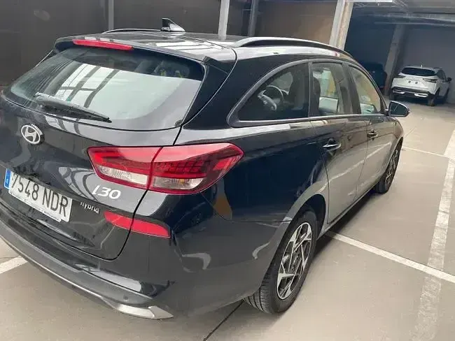 Usado Hyundai i30 100 CV (73 kW) 2025 Negro Familiar