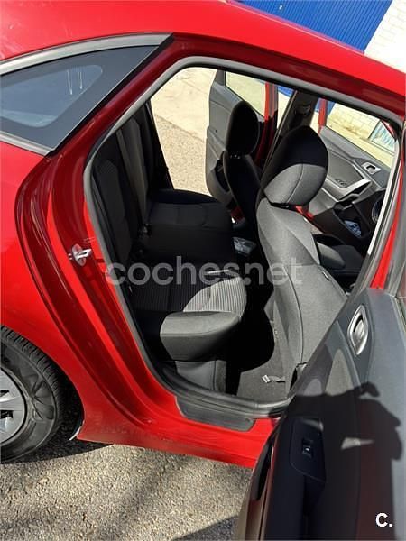 Rojo Usado 2019 Kia Ceed Berlina | 9500 € (Buen precio) - Imagen 1/1