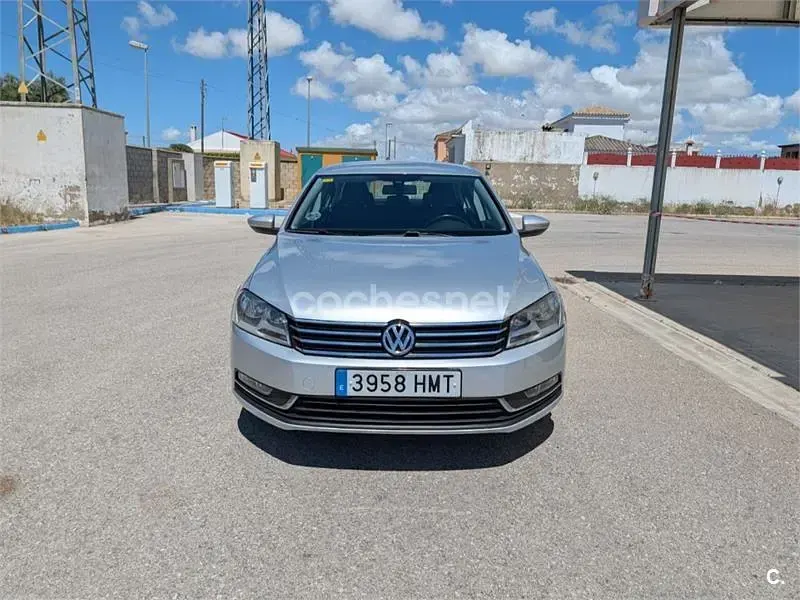 Usado VW Passat 105 CV (77 kW) 2003 Gris / plata Berlina