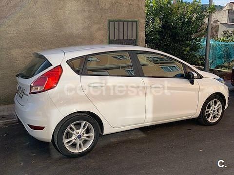 Usado Ford Fiesta Trend 100 CV (73 kW) 2016 Blanco Berlina