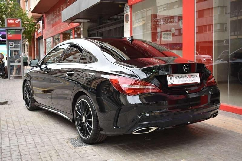 Usado Mercedes CLA200 AMG line 156 CV (114 kW) 2017 Negro Coupe