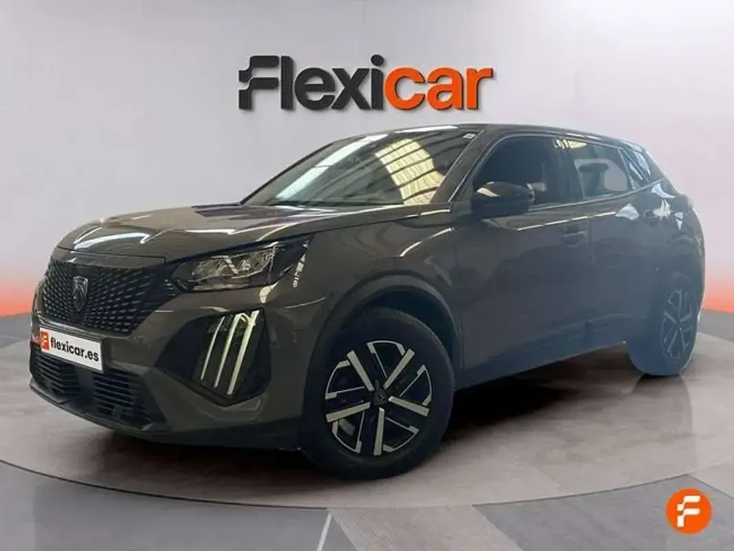 Usado Peugeot 2008 Active 101 CV (74 kW) 2023 Gris SUV