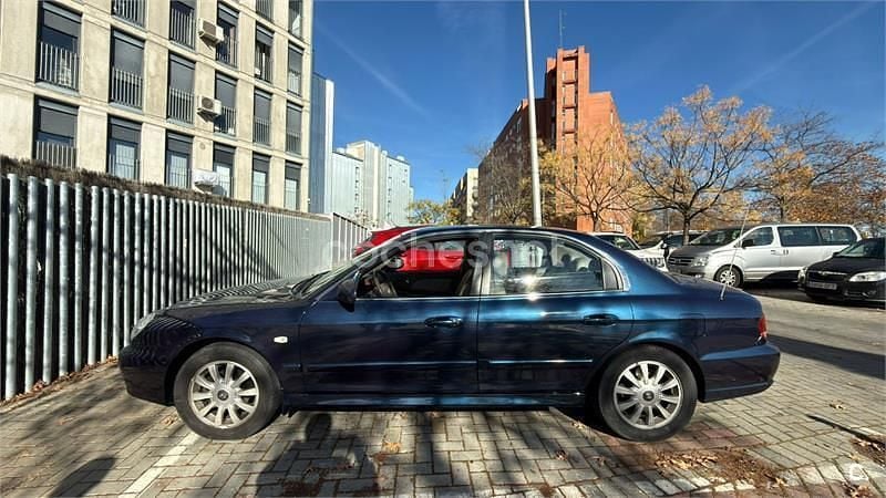 Usado Hyundai Sonata GLS 131 CV (96 kW) 2004 Azul Berlina