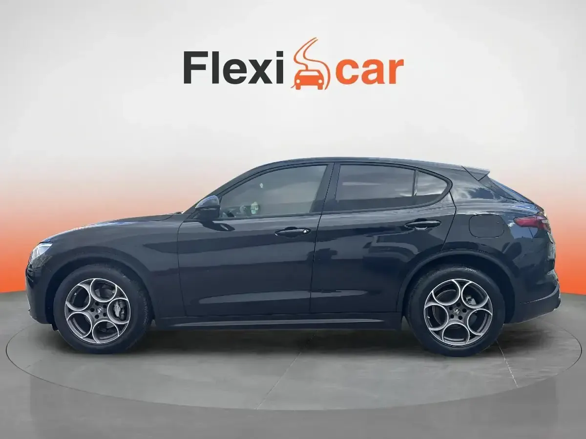 Usado Alfa Romeo Stelvio Sprint 160 CV (117 kW) 2022 Negro SUV