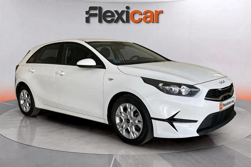 Blanco Usado 2022 Kia Ceed Utilitario | 13.990 € (Buen precio) - Imagen 1/4