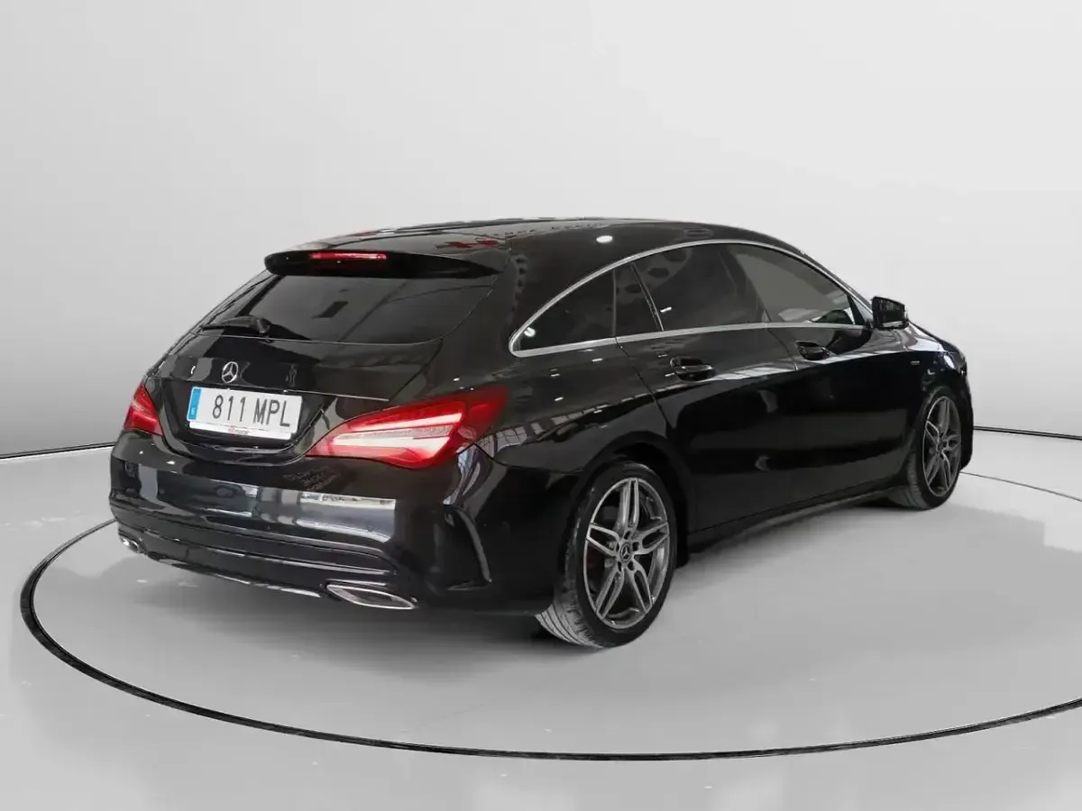 Usado Mercedes CLA200 136 HP (100 kW) 2024 Preto Sedan