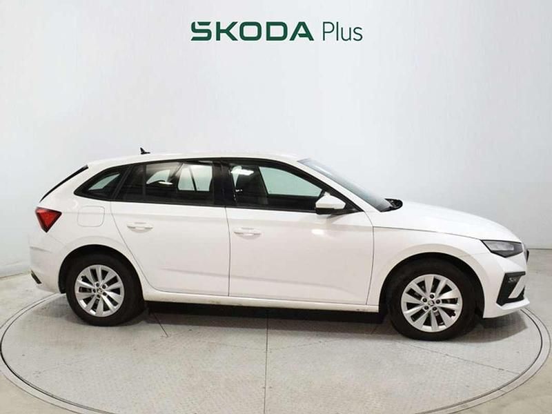Usado Skoda Scala Essence 95 CV (69 kW) 2024 Blanco Utilitario