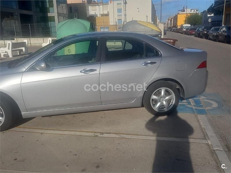 Usado Honda Accord Sport 140 CV (102 kW) 2004 Gris / plata Berlina
