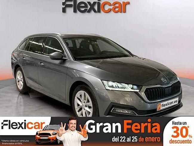 Usado Skoda Octavia Selection 150 CV (110 kW) 2023 Gris / plata Familiar