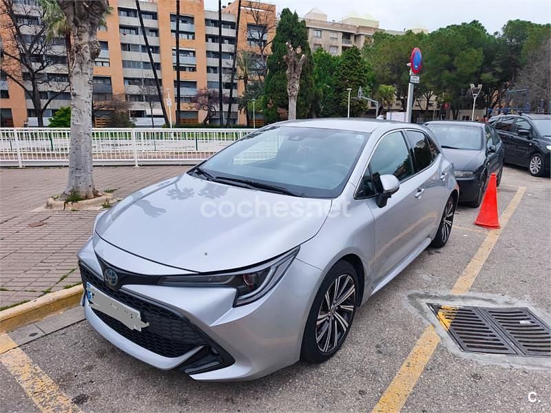 Usado Toyota Corolla Style 122 CV (89 kW) 2022 Gris / plata Berlina