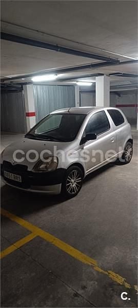 Usado Toyota Yaris Luna 68 CV (50 kW) 2001 Gris / plata Berlina