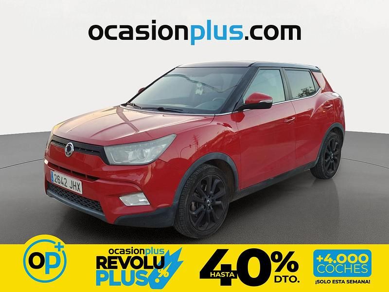 Usado Ssangyong (KGM) Tivoli Limited 116 CV (85 kW) 2015 Rojo SUV