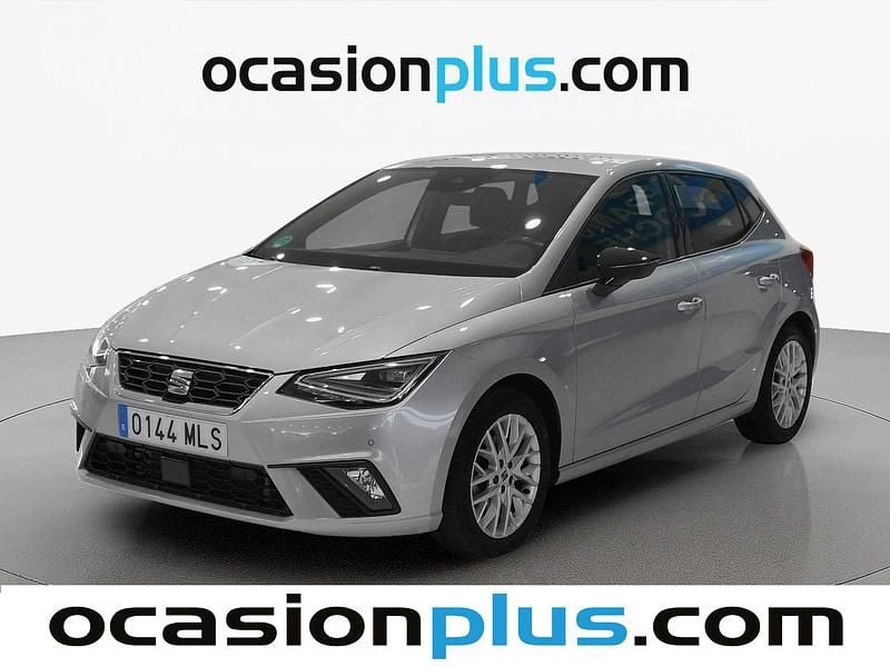 Usado Seat Ibiza FR 110 CV (80 kW) 2023 Gris plata Utilitario