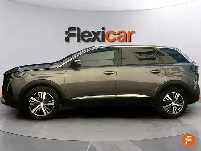 Usado Peugeot 5008 Allure 130 CV (95 kW) 2024 Gris SUV