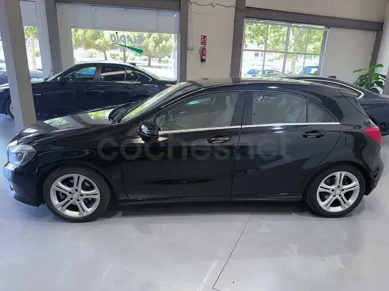 Usado Mercedes A200 Urban 136 CV (100 kW) 2015 Negro Utilitario