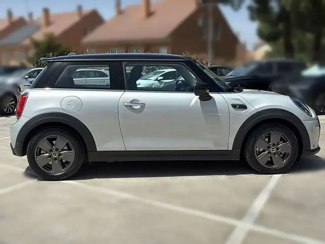 Usado Mini Cooper SE 135 kW (184 CV) 2022 Gris Utilitario