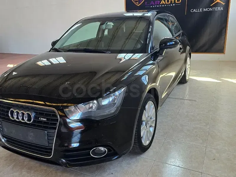 Usado Audi A1 Attraction 105 CV (77 kW) 2012 Negro Utilitario