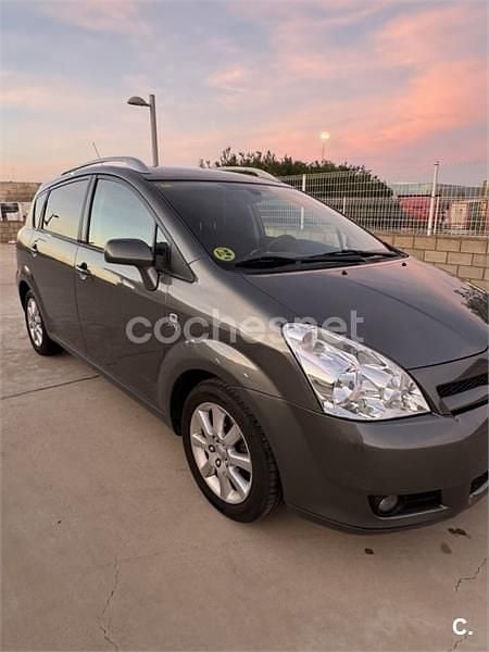 Usado Toyota Corolla Verso Sol 129 CV (94 kW) 2004 Gris / plata Monovolumen