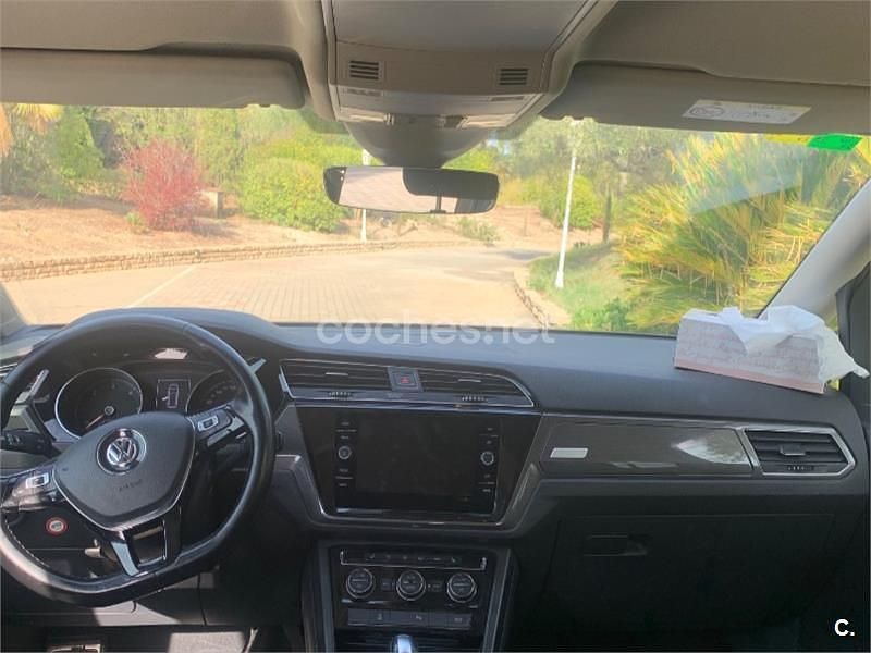 Używany VW Touran Advance 150 KM (110 kW) 2018 Szary Minivan