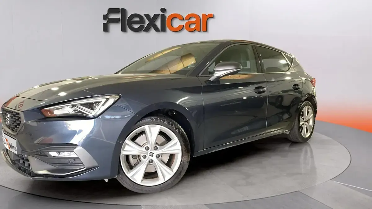 Usado Seat Leon FR 150 CV (110 kW) 2020 Azul Berlina