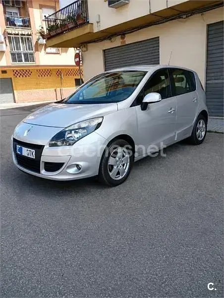 Usado Renault Scenic E-Tech 105 CV (77 kW) 2010 Gris / plata Monovolumen