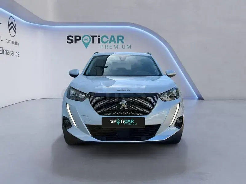 Usado Peugeot 2008 Allure 130 CV (95 kW) 2021 Blanco SUV