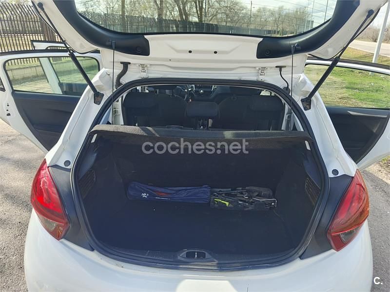 Begagnad Peugeot 208 Active 75 HK (55 kW) 2018 Vit Halvkombi